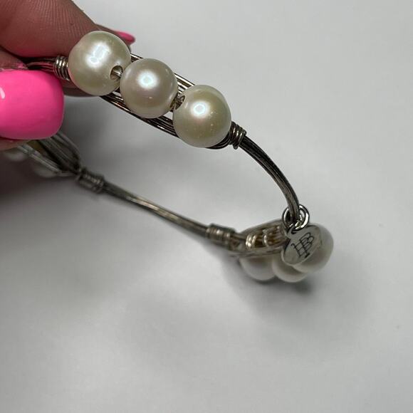 BOURBON & BOWETIES gold tone bracelet bangle PEARL signed jewelry wire wrapped - Picture 9 of 12